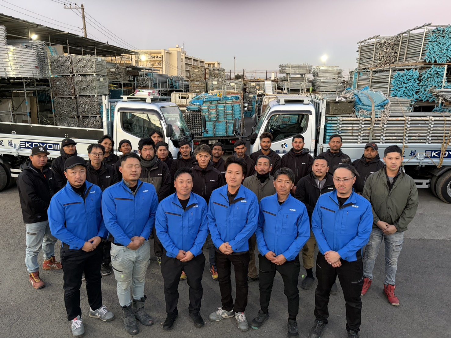 株式会社高陽 スタッフ集合写真